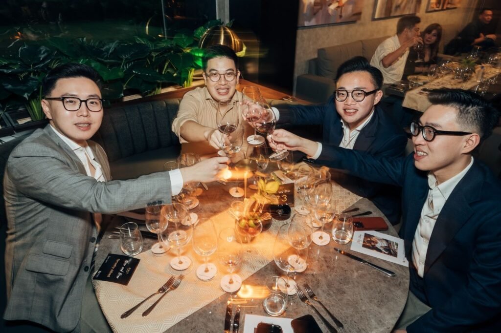 Rapat non formal di Restoran Fine Dining - Midaz Restaurant and Lounge by LDS Group