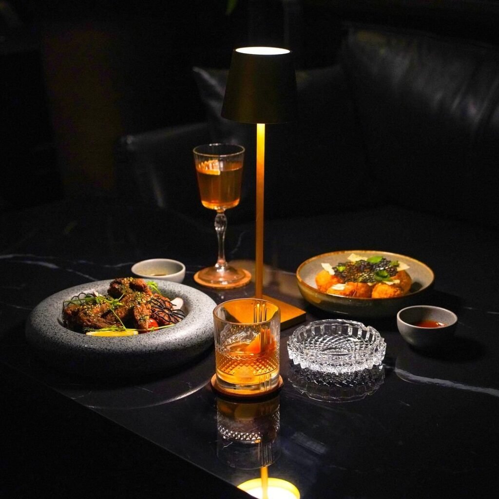 Menu dengan plating mewah di Amber Rooftop Lounge